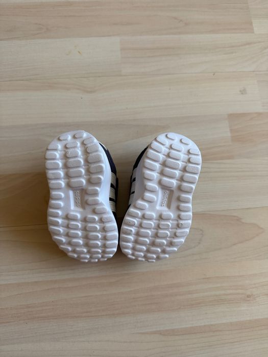 Маратонки Adidas размер 19
