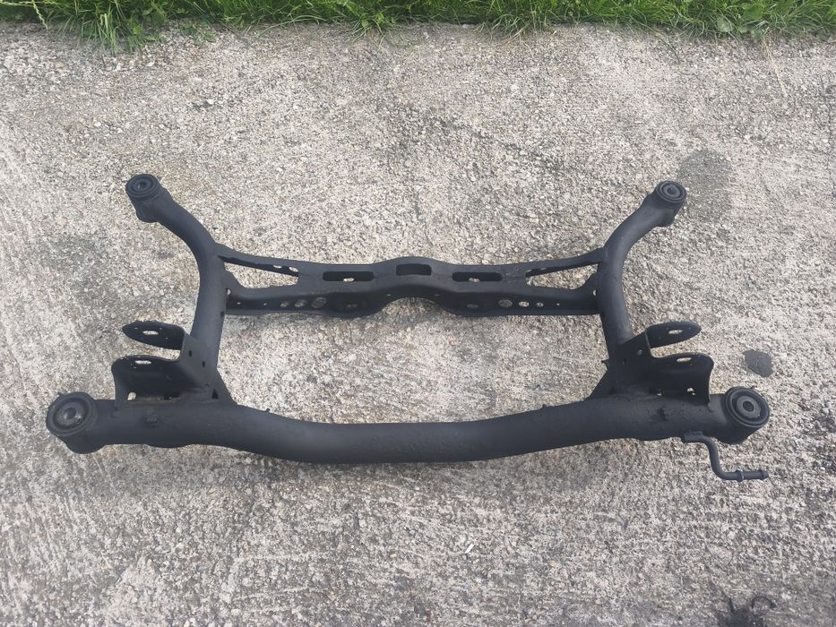 Punte spate Volkswagen Passat B6/ jug cadru spate Volkswagen Passat B6