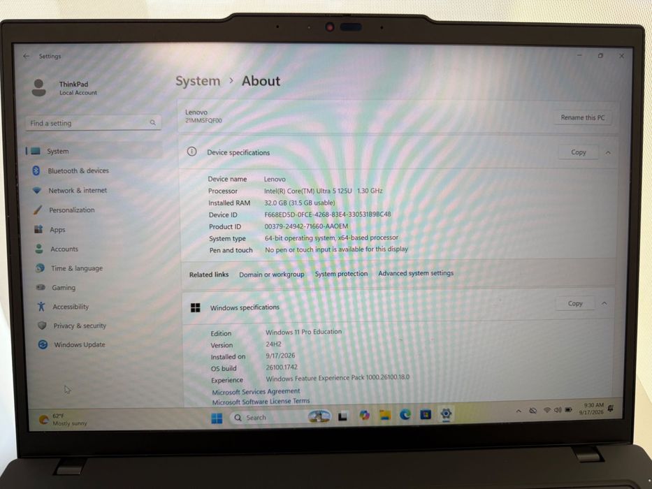 Lenovo T14 Gen 5 - Ultra 5 125 - 32 GB RAM - 512 GB SSD - Qwerty Tastatura Iluminata - Garantie 32 luni