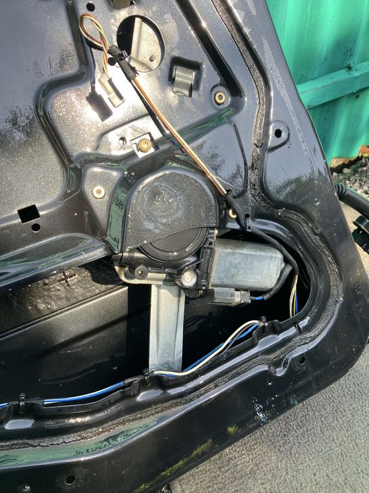 Задняя левая дверь bmw e36