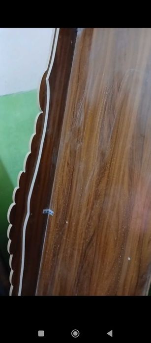 Шифоньер отличная из хорошего качества и стол