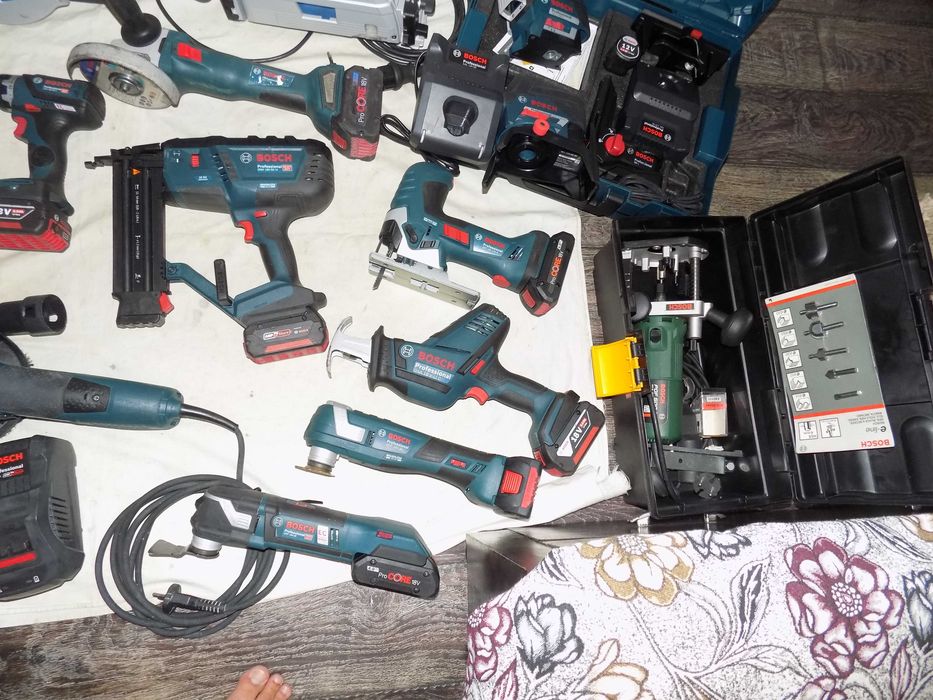 Scule 18V  Bosch  Profesionale  , perfect functionale