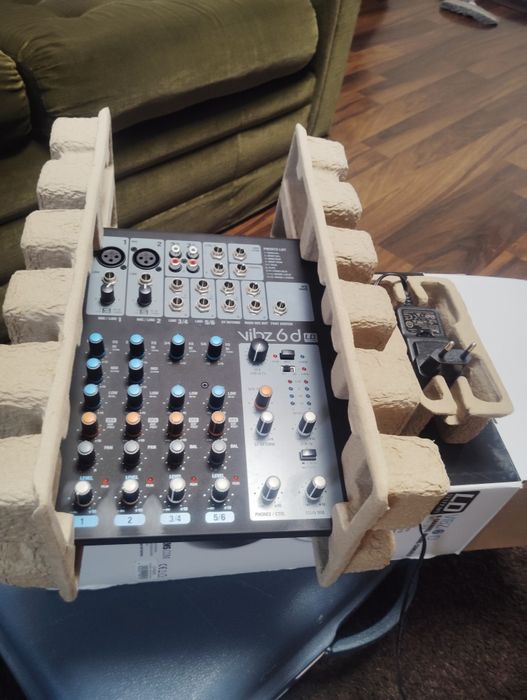 Vând Mixer audio cu FX