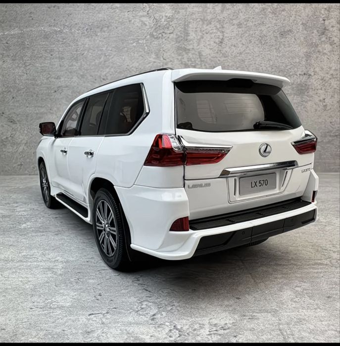 1/18 моделька lexus lx 570