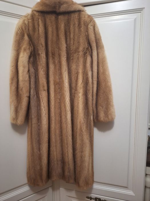 Haina  de  vizon  lunga  exclusivista