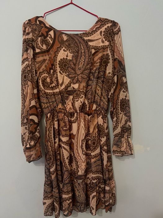 Къса бежова рокля
Размер:М
Ново
Цена:30лв.