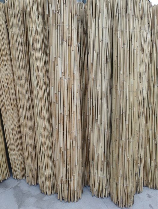 Tomga qamishlar sifatli to'qilgan qalin  va arzon