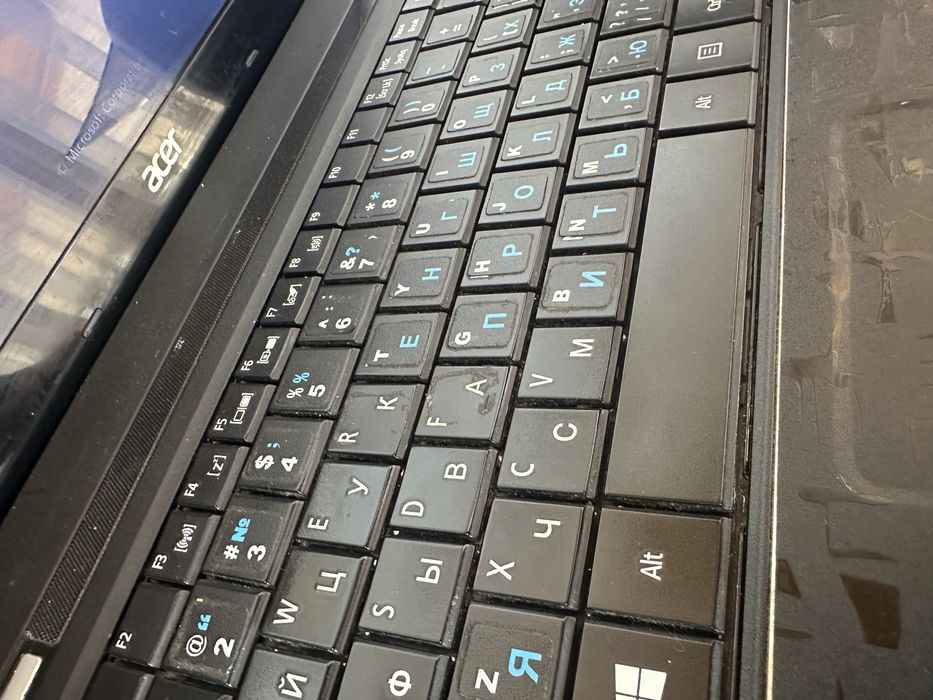 Noutbuk sotiladi (Acer) Windows 7