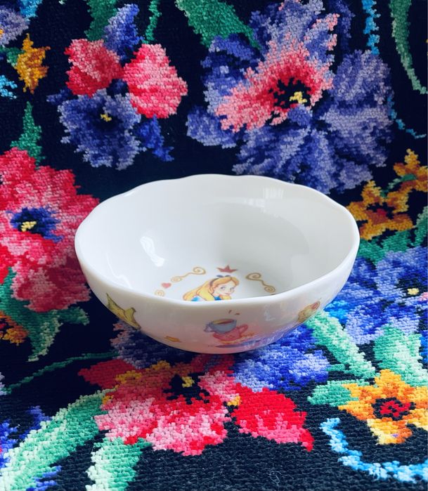 Чаша Алиса в стране чудес