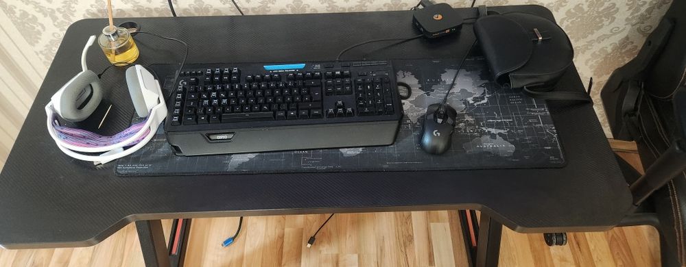 Геймърски стол и бюро