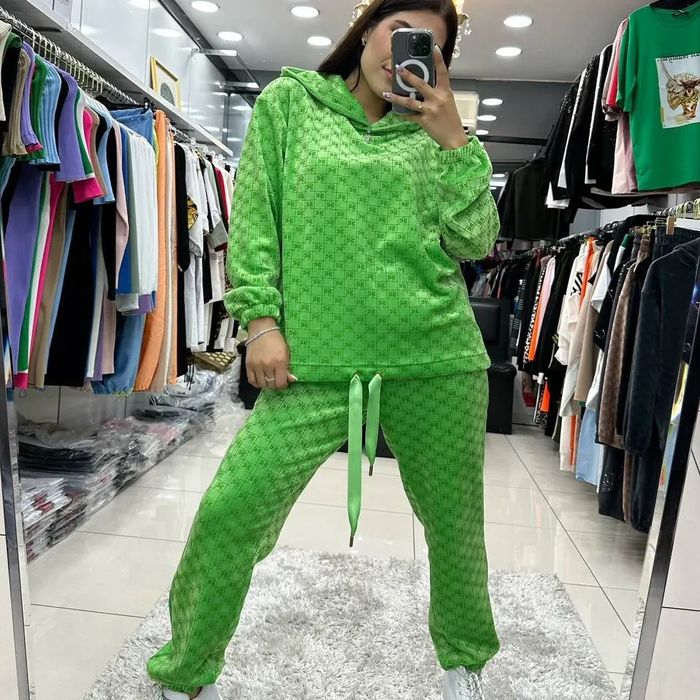 Женский спортивный костюм