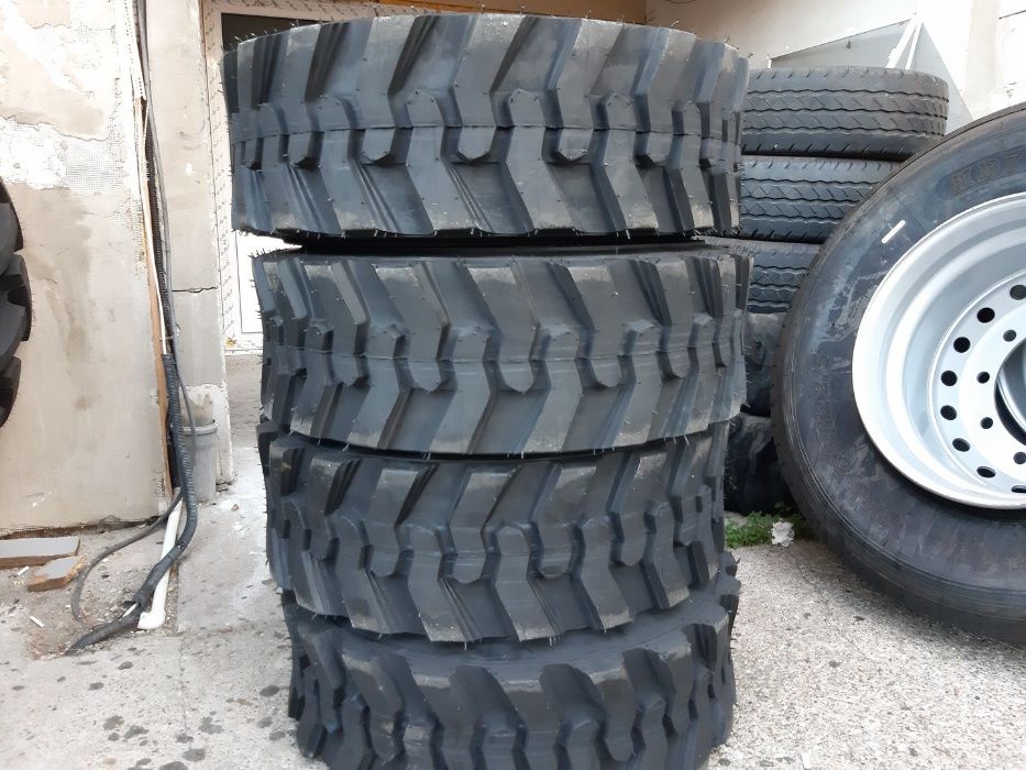 Cauciucuri noi 10-16.5 Anvelope noi de Bobcat  livrare rapida
