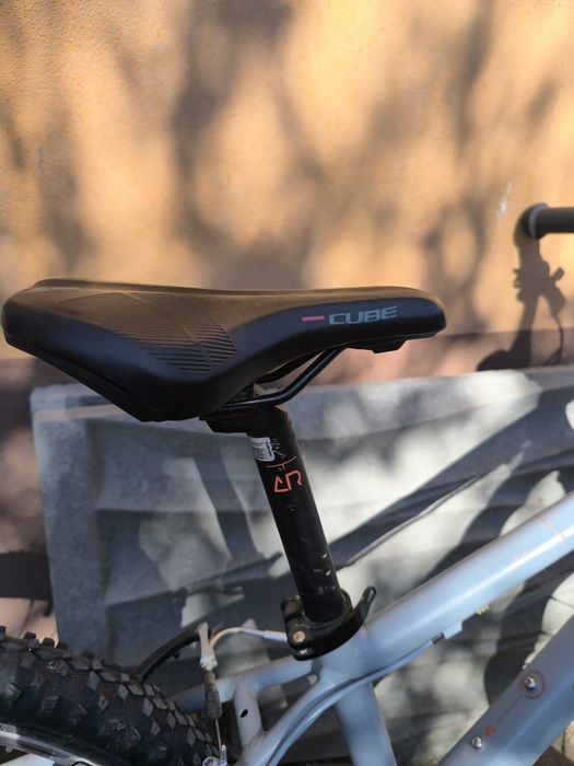 Vând două biciclete Cube Acid 200 Grey Red 200"