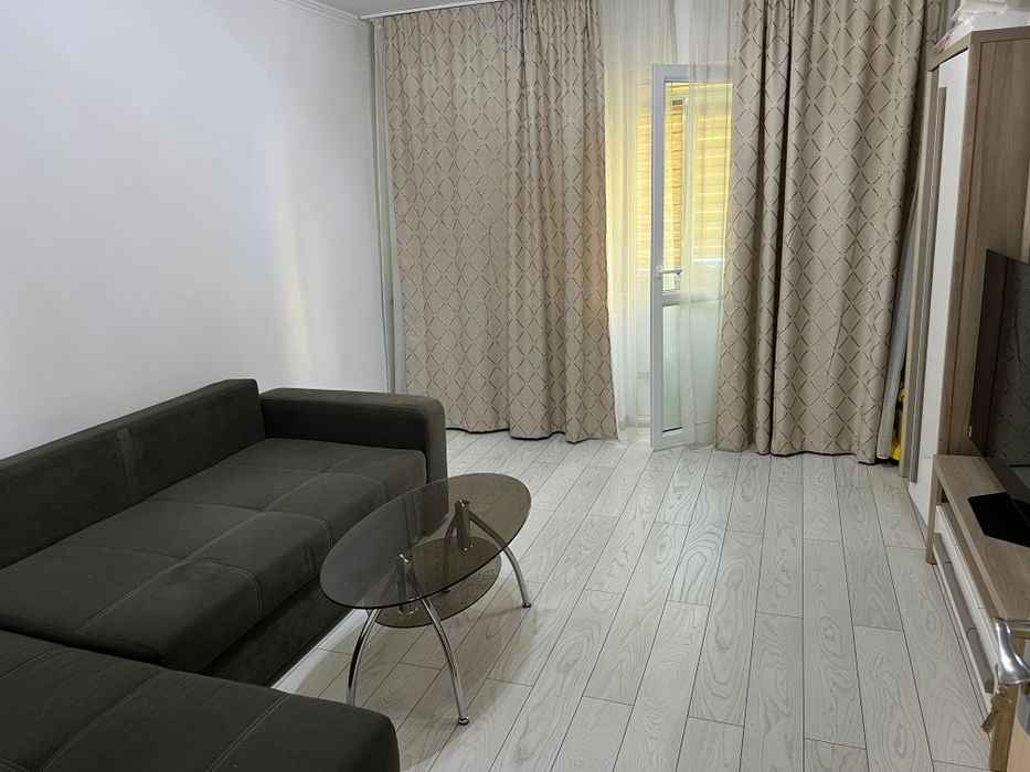 Închiriez apartament cu 2 camere ín Rm Vâlcea mobilat.