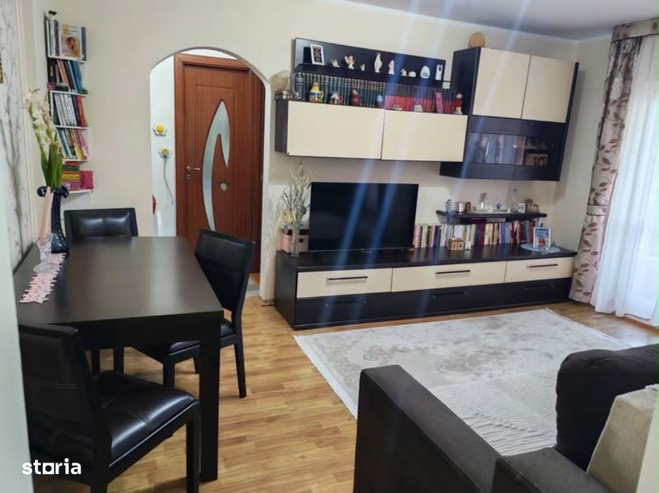 De vanzare apartament cu 2 camere, spatios, cu balcon, zona scolii nr1