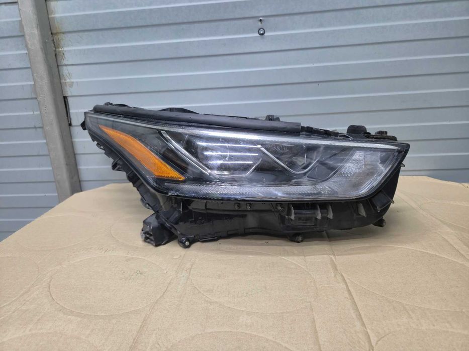 Far Stanga / Dreapta Toyota Highlander An 2020 - 2024 cod 10000-8A06K 10100-8A06K