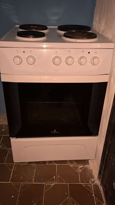 Электра плита в хорошем состояний