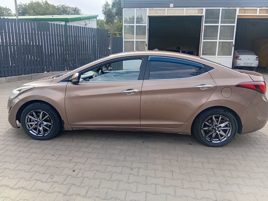 Автомобиль Hyundai Elantra