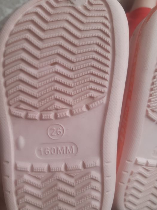 Продам детскую обувь