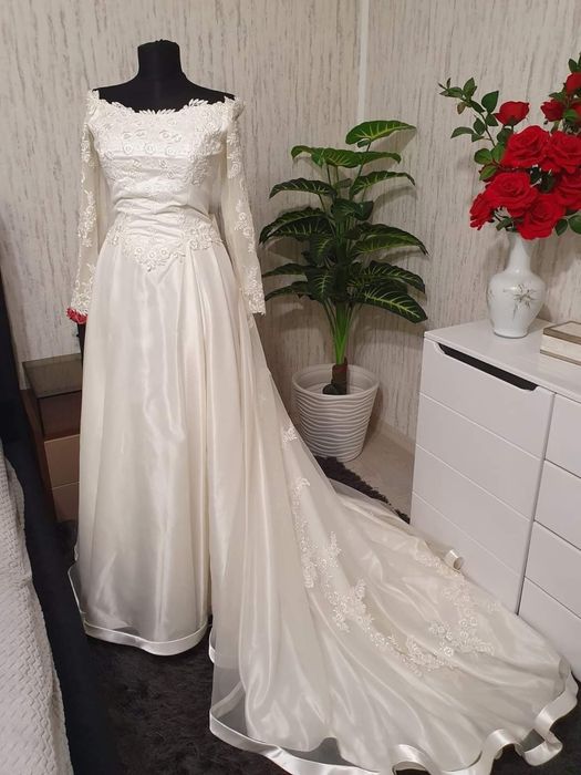 Rochie mireasa ivory