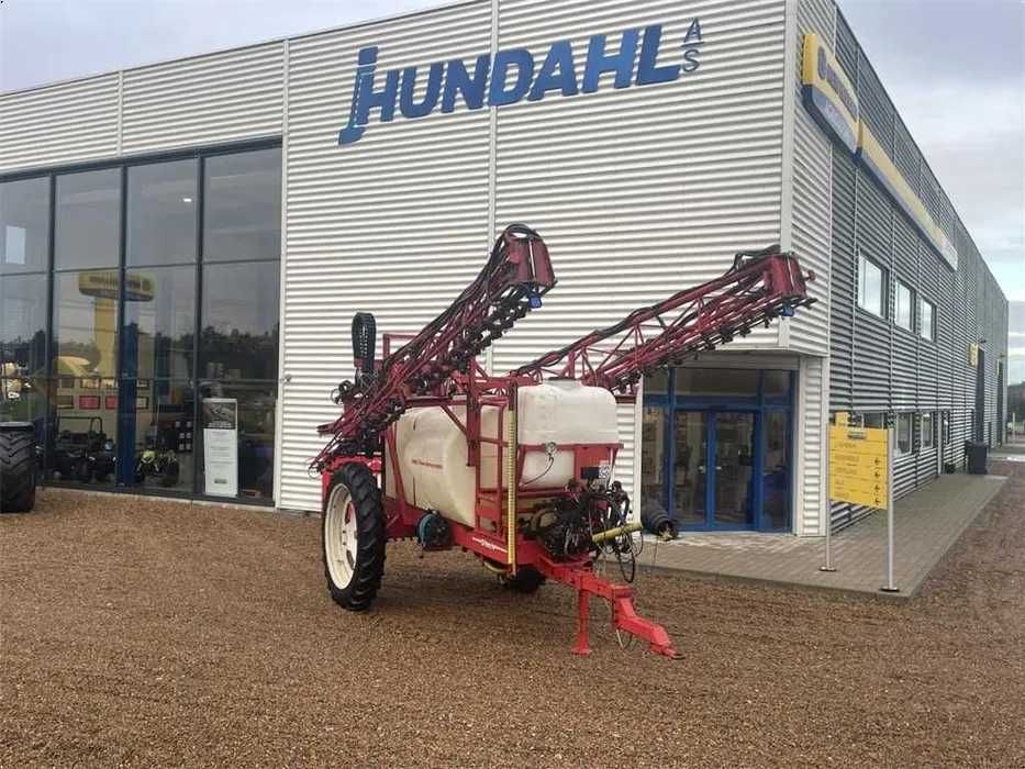 Met erbicidat  Hardi Agri  3800 litri cu 28 m deschidere  an 2017 Amazone Kuhn Atlantique Rau Vicon Kverneland John Deere Case CLaas New Holland Fendt