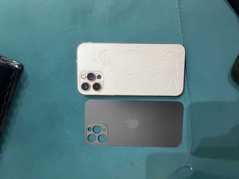 Продам айфон 12 про