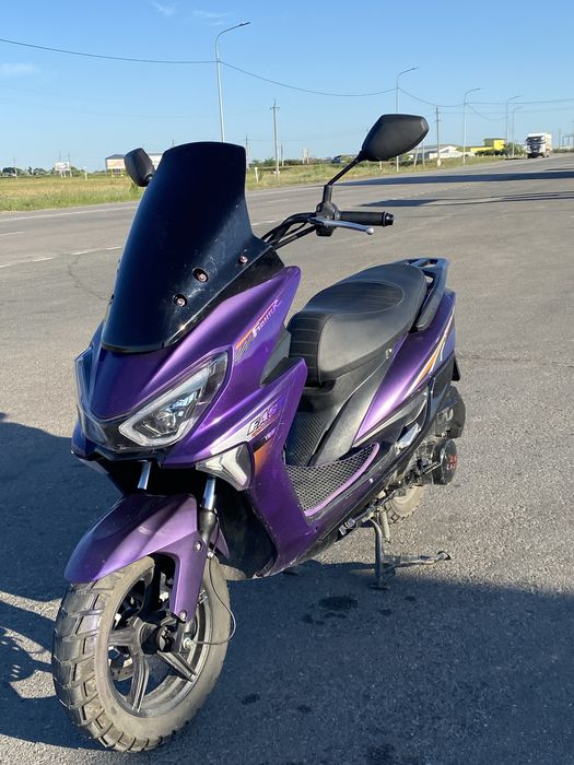 Скутер maxi 180 куб