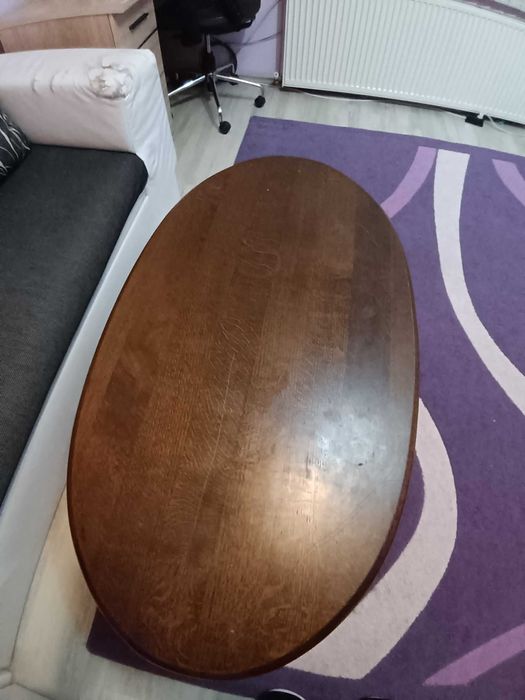 Холна маса от масивно дърво