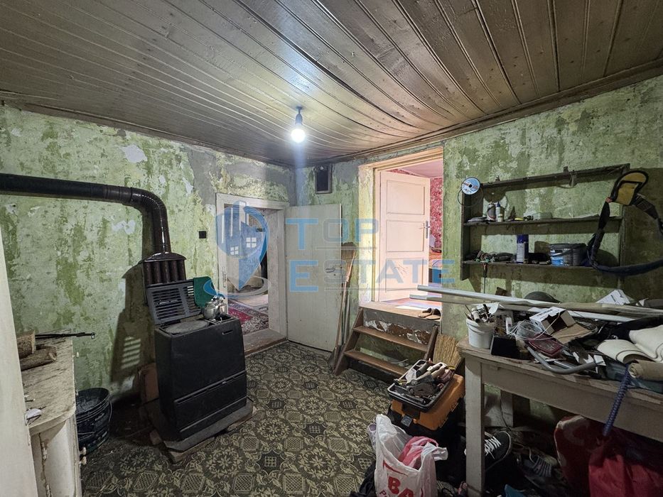 Къща в близост до центъра на село Правда, област Велико Търново