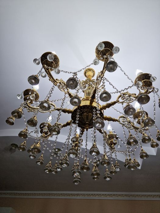 Люстра. 8 лампа.