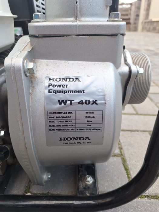 Vând pompă apă pe benzină honda