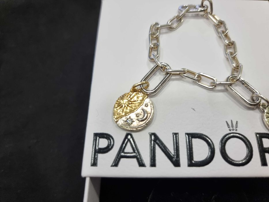 Гривна Pandora с висулки медалиони