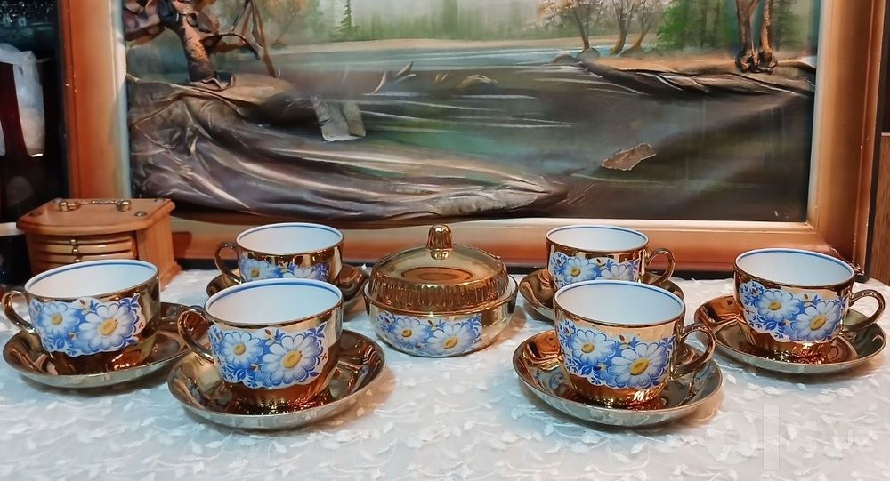 Чайные пары кофейник и тарелки
