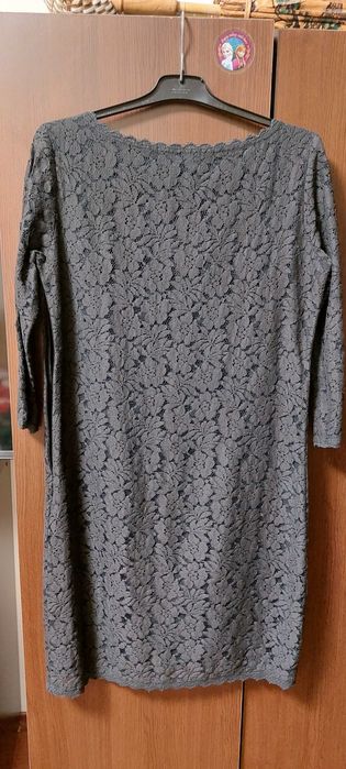 Vand rochie de seara, din dantela