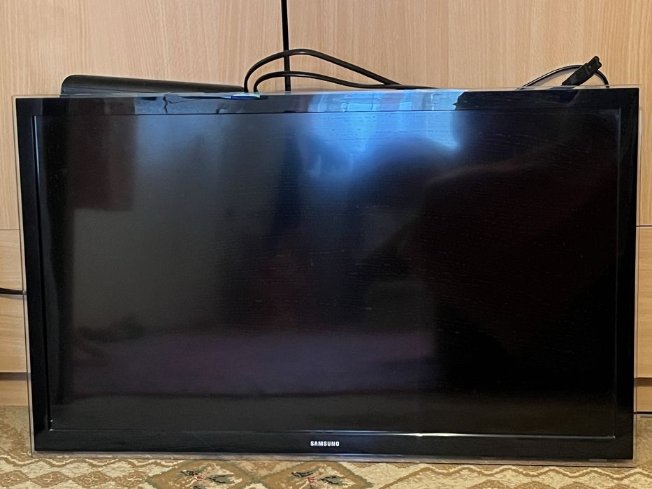 Продам телевизор Samsung в полной комплектации