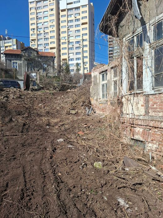Продава имот в центъра на гр. Радомир