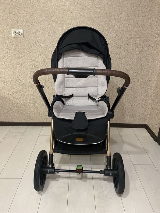 Продам коляску новую