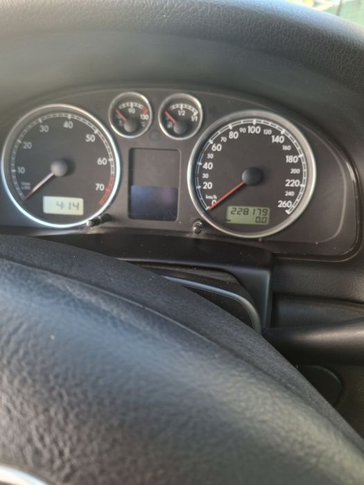 Volkswagen Passat 2003 1.6 benzină-stare bună ,acte la zi.