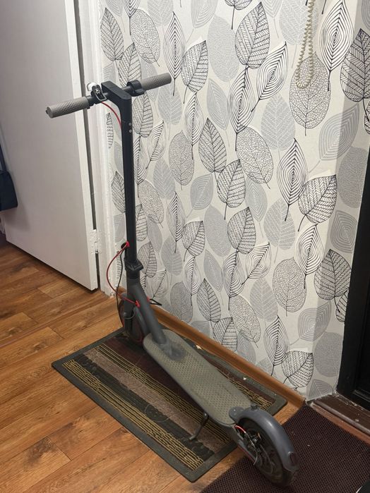 Продам электросамокат xiaomi