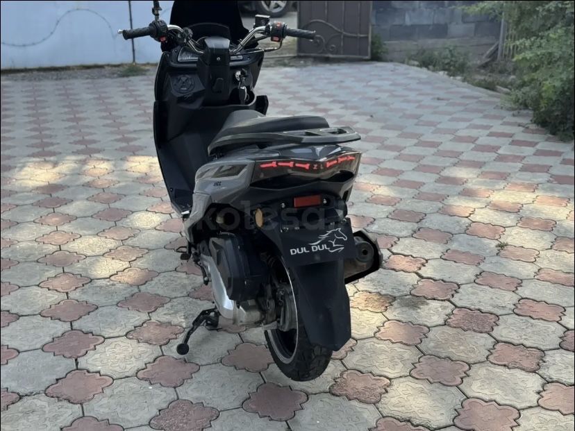 В продаже Макси скутер