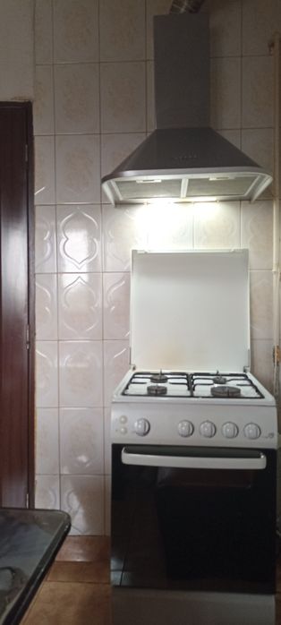 Vând aragaz și hota