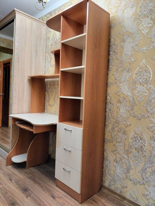 Стол компьютерный для детей и подростков.