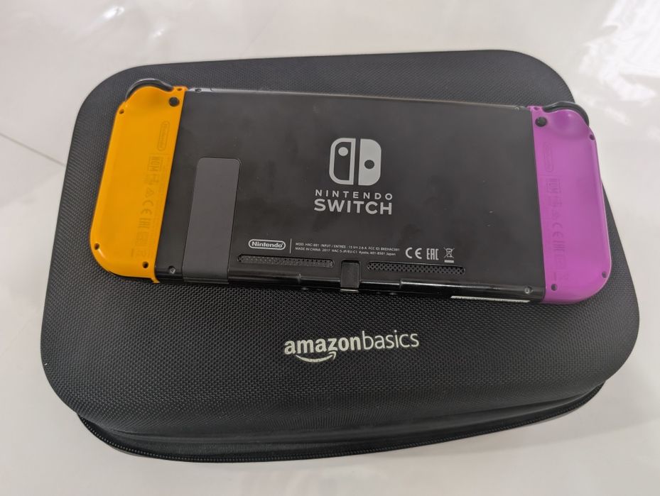 Nintendo Switch V1 + 3 игры + 2 кейса + чехол •