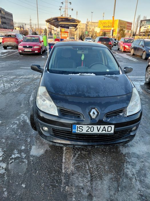 Vând Renault clio an fabricație 2007 motor 1.5 diesel detalii la tel