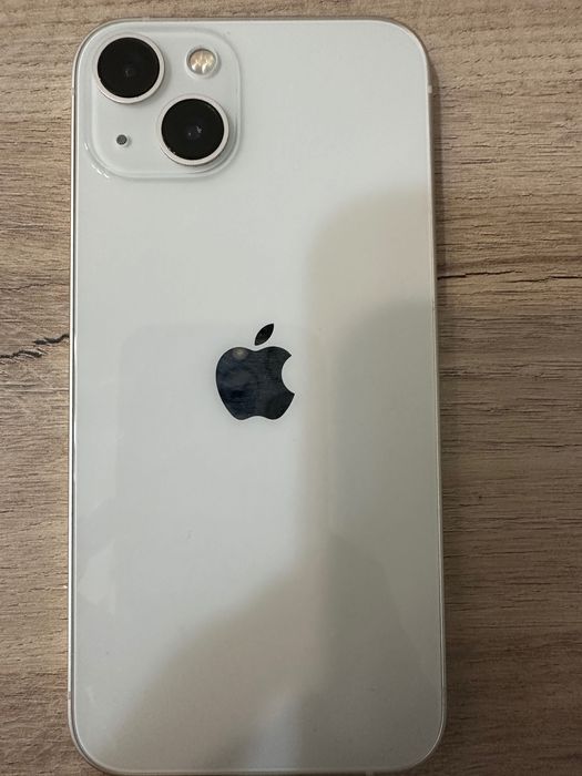 Продавам iPhone 13 128gb. В отлично състояние,с 9 броя кейсове и зарядно.