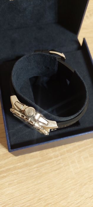 Продавам мъжки часовник