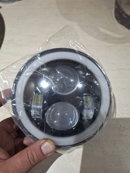 Продавам.Универсален лед фар за мотор.