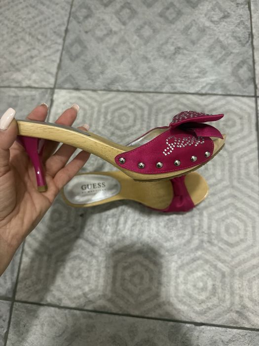 Дървени обувки на ток Guess