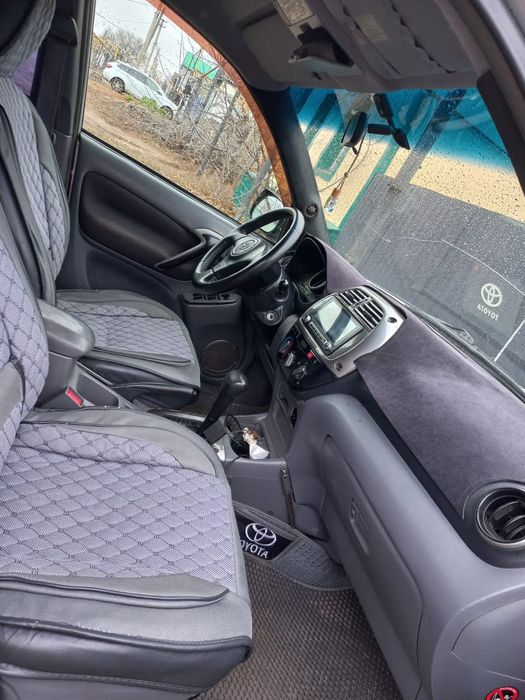Продам машину RAV4.