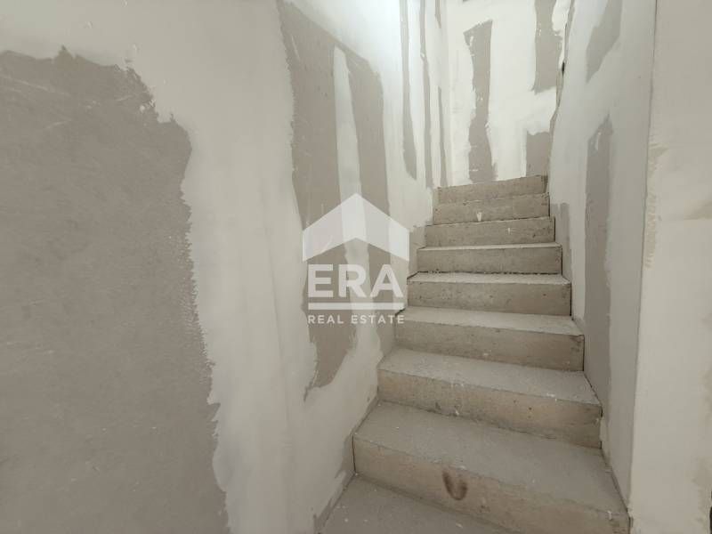 Уникален тристаен апартамент на две нива за продажба, тип "ГРАДСКА КЪЩ